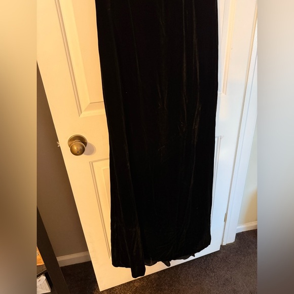 Carmen Marc Valvo Collection Black Beaded Velvet Gown Sz 14 Stunning! Double V - Picture 7 of 14